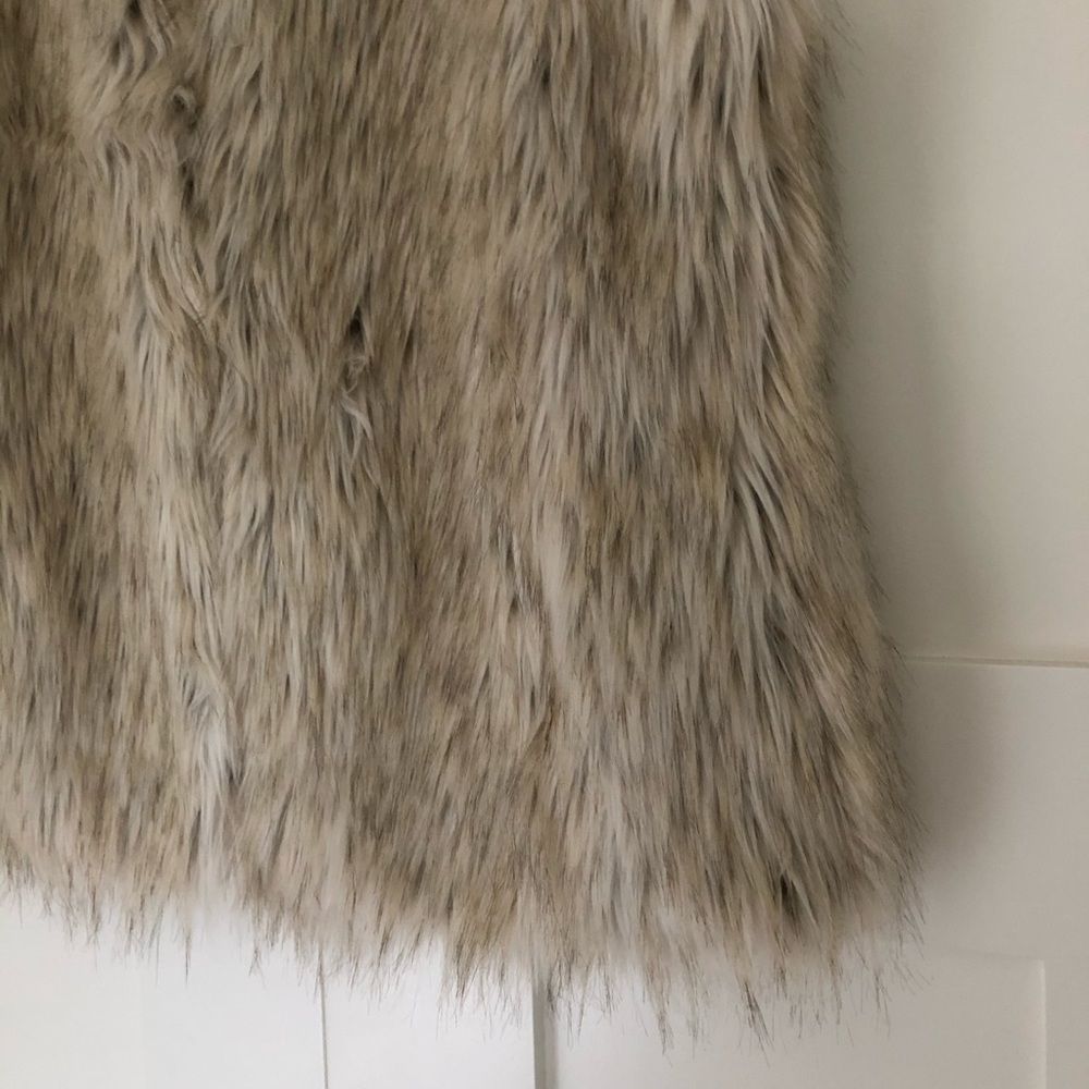 BB Dakota Faux Fur Vest - Picture 7 of 10